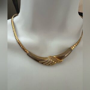 Vintage Sophisticated Gold Necklace with Crystal Details